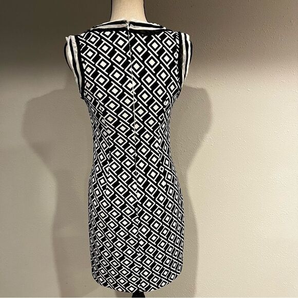 Lucy Paris geometric print sleeveless fitted dress - Picture 7 of 15